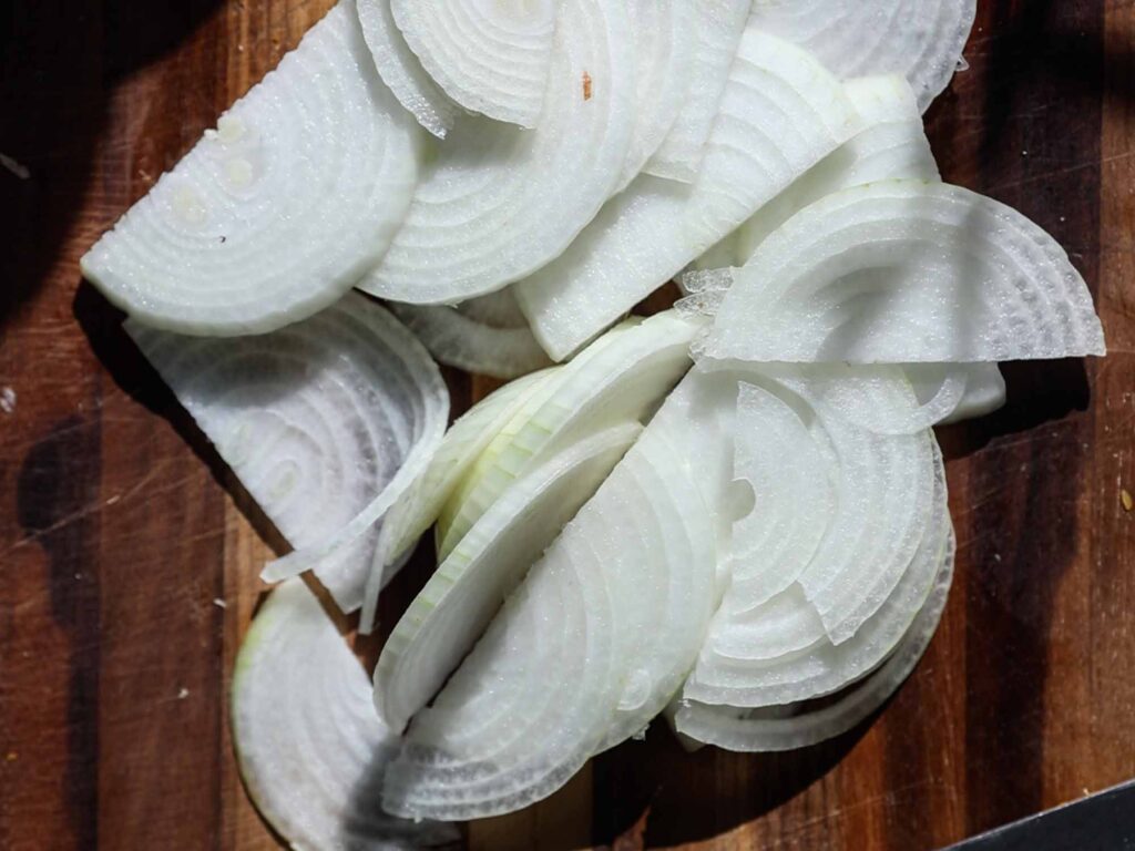 sliced onions